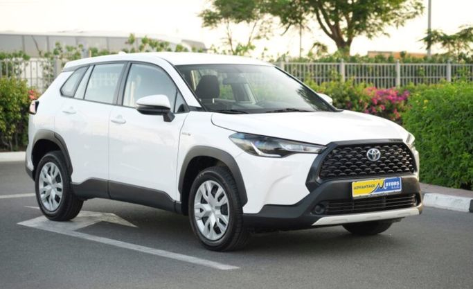 Used Toyota Corolla Cross I, 1.8 l, 2022 in Abu Dhabi by Advantage Motors, White color. GCC Specs | AUTO.AE