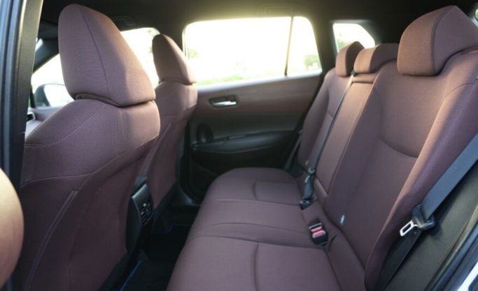 Used Toyota Corolla Cross I, 1.8 l, 2022 in Abu Dhabi by Advantage Motors, White color. GCC Specs | AUTO.AE