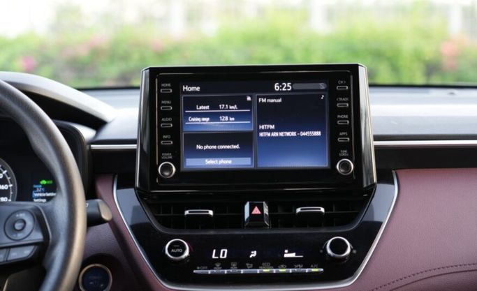 Used Toyota Corolla Cross I, 1.8 l, 2022 in Abu Dhabi by Advantage Motors, White color. GCC Specs | AUTO.AE