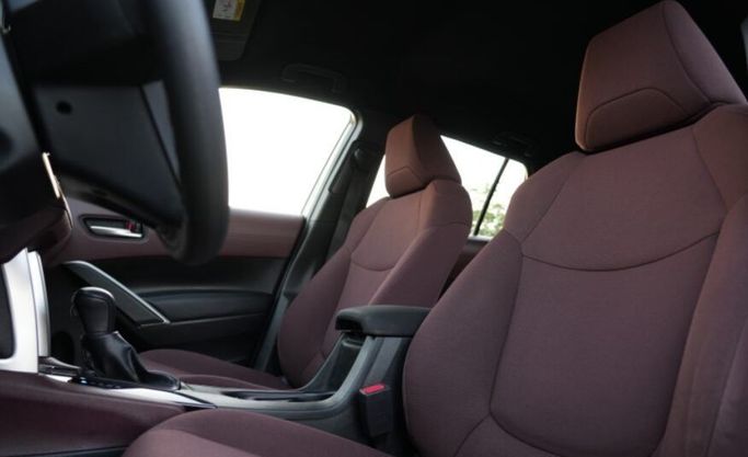 Used Toyota Corolla Cross I, 1.8 l, 2022 in Abu Dhabi by Advantage Motors, White color. GCC Specs | AUTO.AE