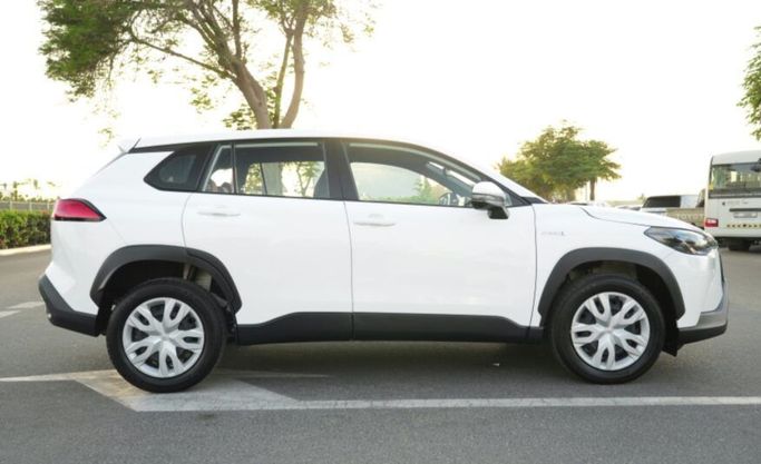 Used Toyota Corolla Cross I, 1.8 l, 2022 in Abu Dhabi by Advantage Motors, White color. GCC Specs | AUTO.AE