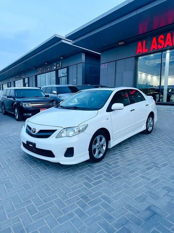 Подержанный Toyota Corolla X (E140, E150) Рестайлинг, 1.8 л, 2013 в Абу-Даби от Al Asad Automobile Showroom Белый цвет. GCC | AUTO.AE