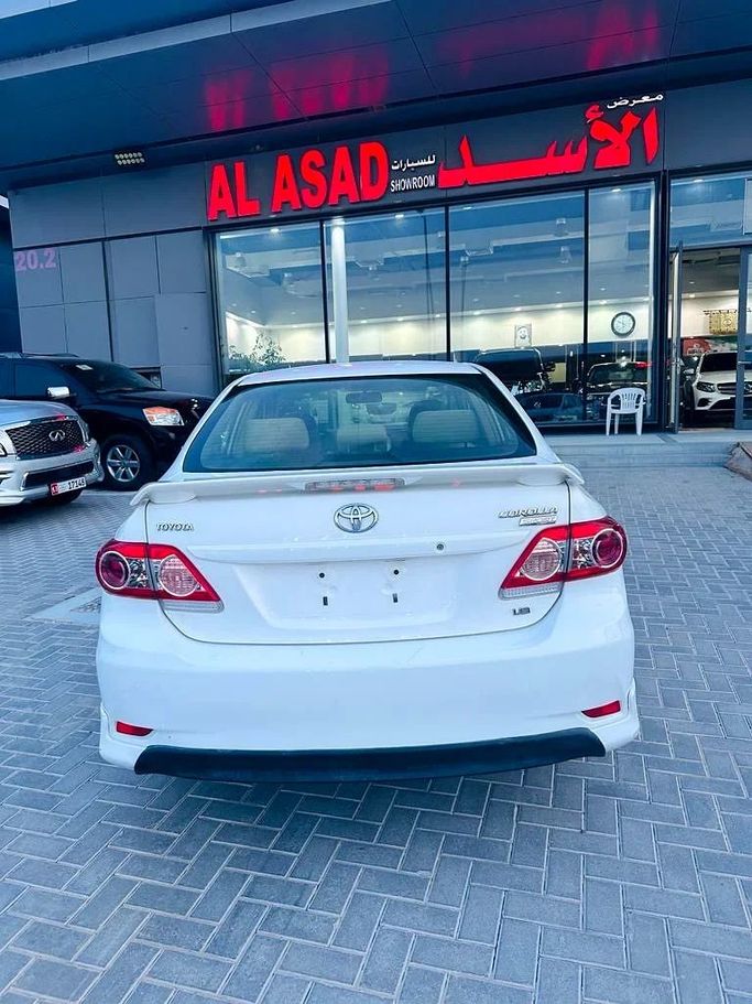 Подержанный Toyota Corolla X (E140, E150) Рестайлинг, 1.8 л, 2013 в Абу-Даби от Al Asad Automobile Showroom Белый цвет. GCC | AUTO.AE