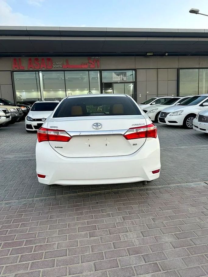 Подержанный Toyota Corolla XI (E160, E170, E180), 1.6 л, 2014 в Абу-Даби от Al Asad Automobile Showroom Белый цвет. GCC | AUTO.AE