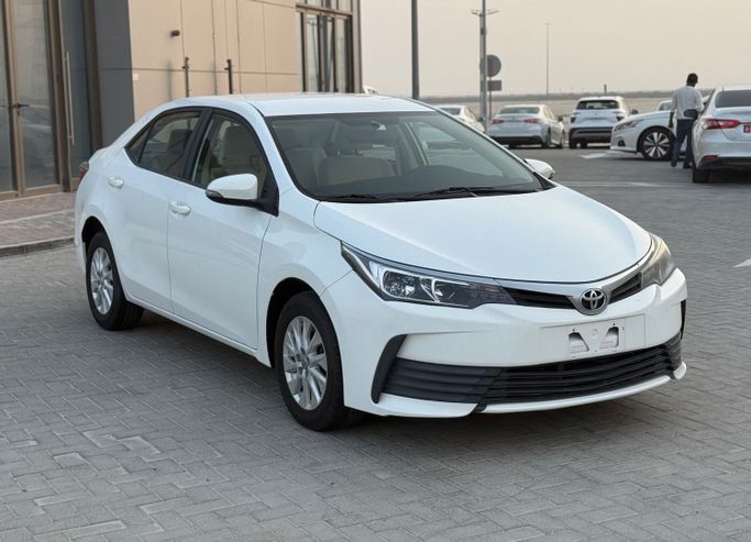 Подержанный Toyota Corolla Sporty XII (E210), 2.0 л, 2019 в Абу-Даби от Al Laith Cars Showroom Белый цвет. GCC | AUTO.AE