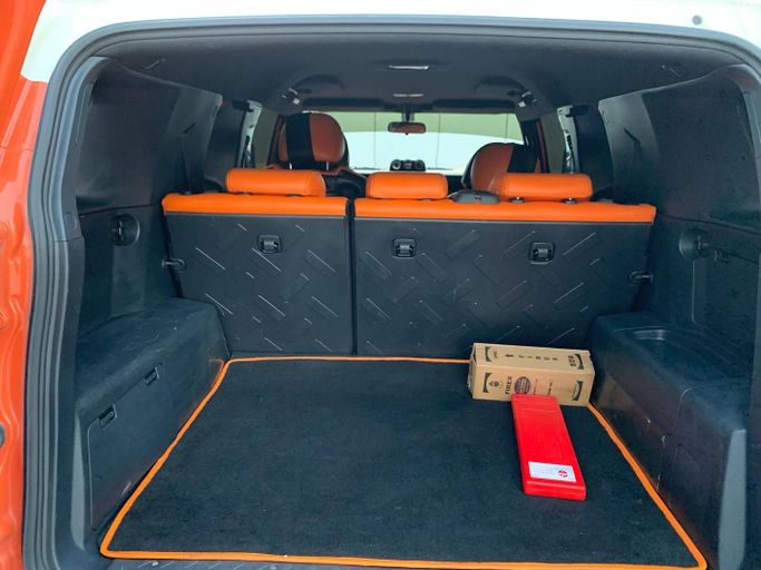 Подержанный Toyota FJ Cruiser, 4.0 л, 2014 в Абу-Даби от Al Fajr Automobile showroom Оранжевый цвет. Other | AUTO.AE