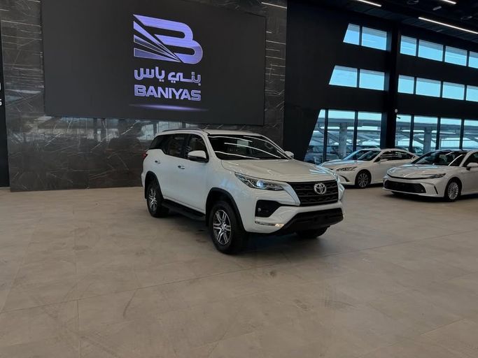 New Toyota Fortuner II Facelift, 2.7 l, 2025 in Abu Dhabi by Baniyas Cars Abu Dhabi, White color. GCC Specs | AUTO.AE