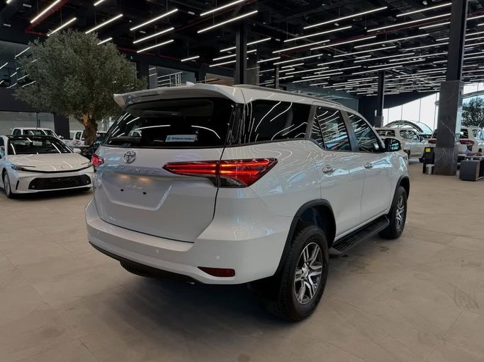 New Toyota Fortuner II Facelift, 2.7 l, 2025 in Abu Dhabi by Baniyas Cars Abu Dhabi, White color. GCC Specs | AUTO.AE