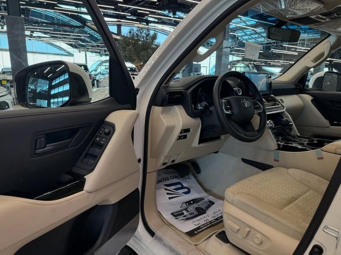 New Toyota Fortuner II Facelift, 2.7 l, 2025 in Abu Dhabi by Baniyas Cars Abu Dhabi, White color. GCC Specs | AUTO.AE