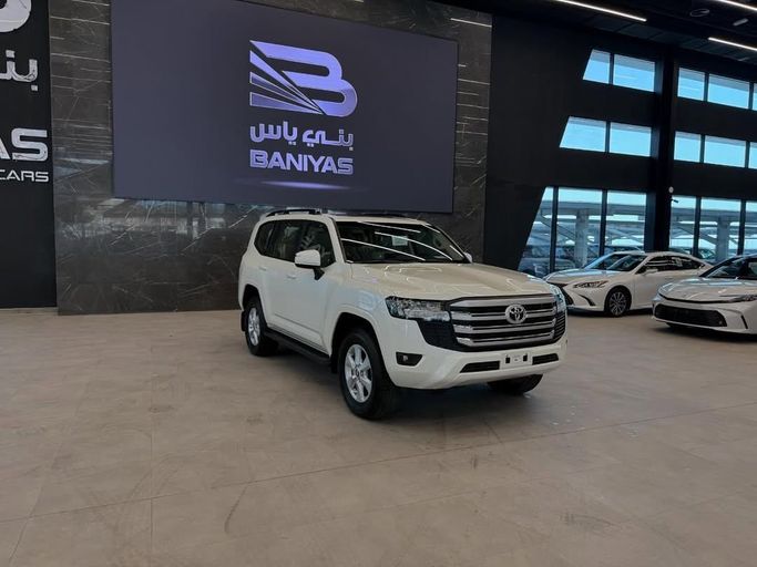 New Toyota Fortuner II Facelift, 4.0 l, 2025 in Abu Dhabi by Baniyas Cars Abu Dhabi, White color. GCC Specs | AUTO.AE