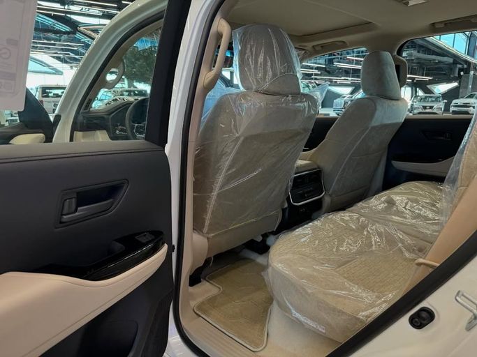 New Toyota Fortuner II Facelift, 4.0 l, 2025 in Abu Dhabi by Baniyas Cars Abu Dhabi, White color. GCC Specs | AUTO.AE