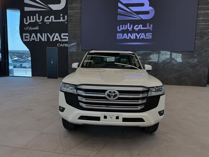 New Toyota Fortuner II Facelift, 4.0 l, 2025 in Abu Dhabi by Baniyas Cars Abu Dhabi, White color. GCC Specs | AUTO.AE