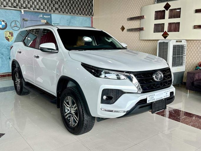 Used Toyota Fortuner II Facelift, 4.0 l, 2024 in Abu Dhabi by Speed Car Motors, White color.  | AUTO.AE