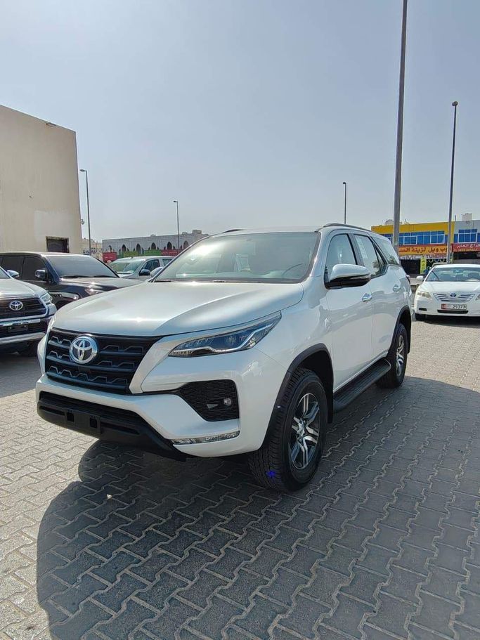 Новый Toyota Fortuner II Рестайлинг, 2.7 л, 2024 в Абу-Даби от AL NOJOOM CARS Белый цвет.  | AUTO.AE | Объявление #258069