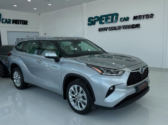 Used Toyota Highlander IV (U70), 2.5 l, 2023 in Abu Dhabi by Speed Car Motors, Grey color.  | AUTO.AE