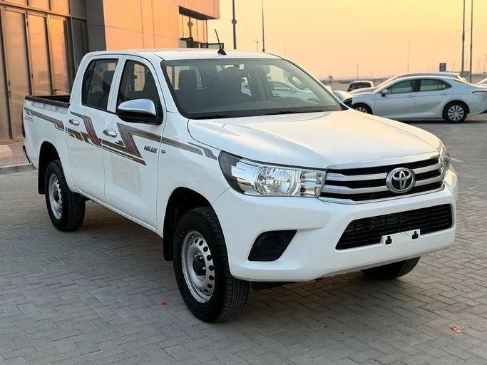 Подержанный Toyota Hilux VIII, 2.7 л, 2020 в Абу-Даби от Al Laith Cars Showroom Белый цвет. GCC | AUTO.AE