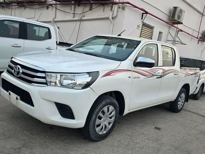 مستعملة Toyota Hilux ثامناً, 2.7 l, 2022 في في أبو ظبي من Smart Motors Car Trading، اللون أبيض. مواصفات الخليج | AUTO.AE