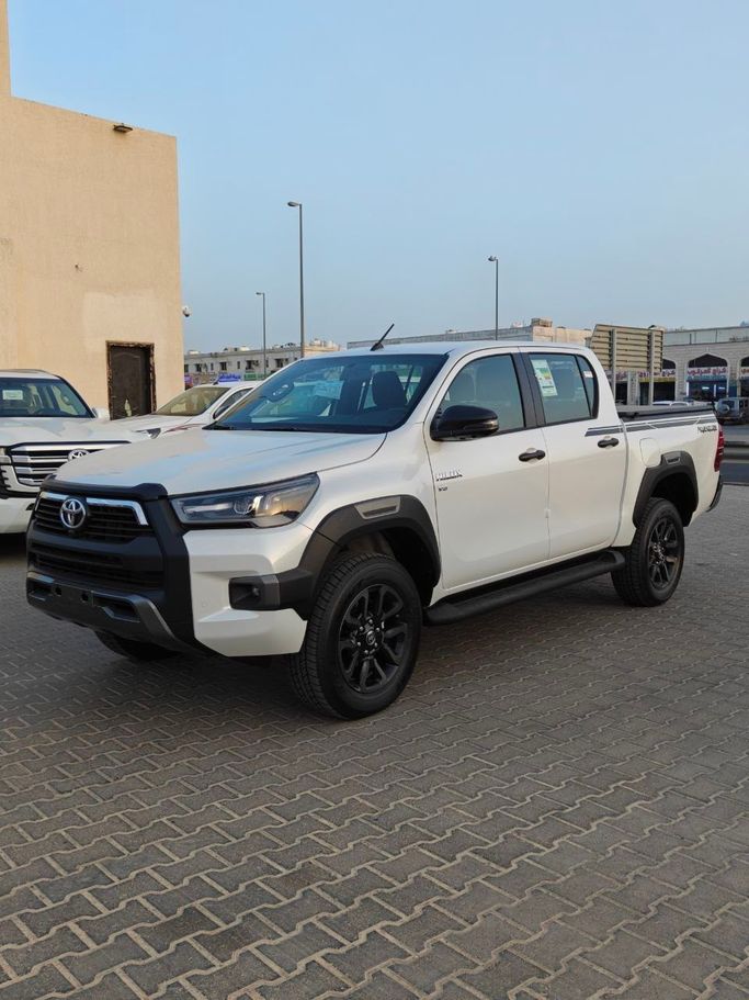 Новый Toyota Hilux VIII Рестайлинг, 4.0 л, 2026 в Абу-Даби от AL NOJOOM CARS Белый цвет.  | AUTO.AE | Объявление #258081