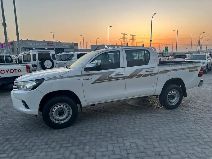 مستعملة Toyota Hilux ثامناً, 2.7 l, 2020 في في الإمارات, أبوظبي من Bin Faraj Automobile Showroom، اللون أبيض. مواصفات الخليج | AUTO.AE | إعلان #275554