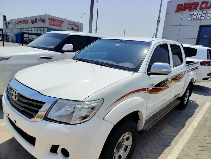 Подержанный Toyota Hilux VII Рестайлинг, 2.5 л, 2013 в ОАЭ, Абу-Даби от Super Class Cars Showroom Белый цвет. GCC | AUTO.AE | Объявление #275618