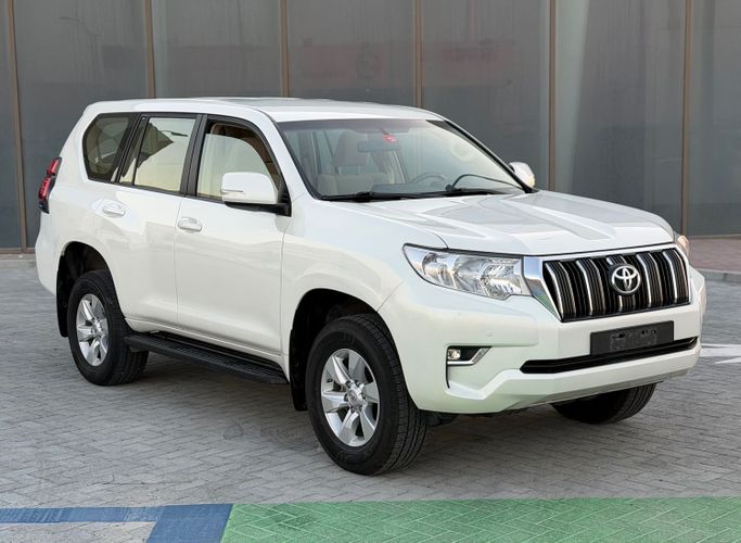 Used Toyota Land Cruiser Prado 150 Series Facelift 3, 4.0 l, 2022 in Abu Dhabi by Al Laith Cars Showroom, White color. GCC Specs | AUTO.AE