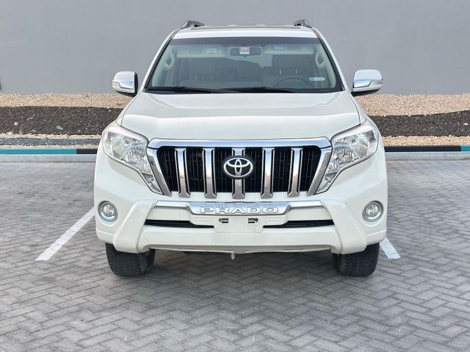 Подержанный Toyota Land Cruiser Prado 150 Series Рестайлинг 1, 4.0 л, 2015 в Абу-Даби Белый цвет. GCC | AUTO.AE | Объявление #251888