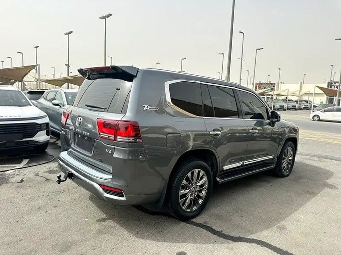 Подержанный Toyota Land Cruiser 200 Series, 4.0 л, 2009 в Абу-Даби от Al Waleed Used Cars Серый цвет. GCC | AUTO.AE