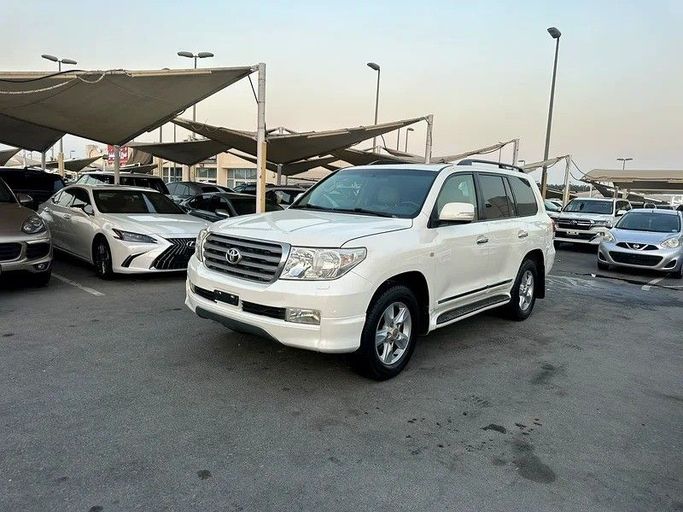 Used Toyota Land Cruiser 200 Series, 4.0 l, 2009 in Abu Dhabi by Al Waleed Used Cars, White color. GCC Specs | AUTO.AE