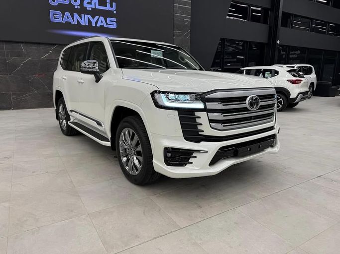 Новый Toyota Land Cruiser 300 Series, 4.0 л, 2025 в Абу-Даби от Baniyas Cars Abu Dhabi Белый цвет. GCC | AUTO.AE