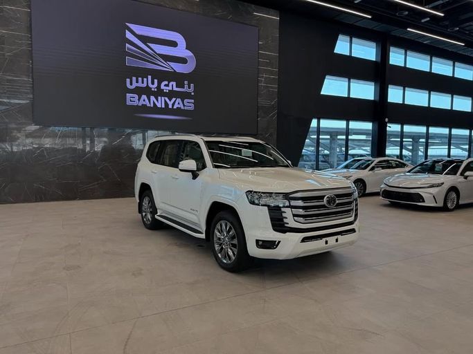 New Toyota Land Cruiser 300 Series, 3.4 l, 2025 in Abu Dhabi by Baniyas Cars Abu Dhabi, White color. GCC Specs | AUTO.AE