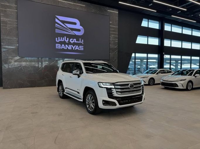New Toyota Land Cruiser 300 Series, 3.4 l, 2025 in Abu Dhabi by Baniyas Cars Abu Dhabi, White color. GCC Specs | AUTO.AE