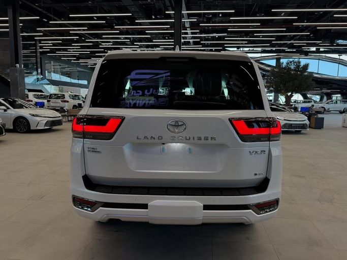 New Toyota Land Cruiser 300 Series, 3.4 l, 2025 in Abu Dhabi by Baniyas Cars Abu Dhabi, White color. GCC Specs | AUTO.AE