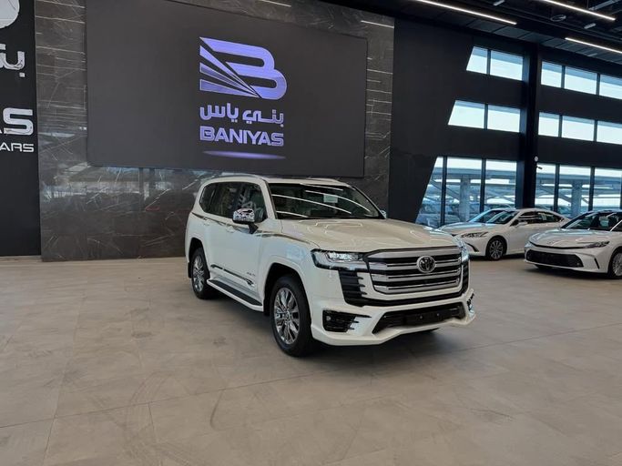 Новый Toyota Land Cruiser 300 Series, 3.4 л, 2025 в Абу-Даби от Baniyas Cars Abu Dhabi Белый цвет. GCC | AUTO.AE