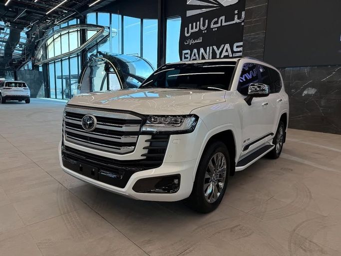 Новый Toyota Land Cruiser 300 Series, 3.4 л, 2025 в Абу-Даби от Baniyas Cars Abu Dhabi Белый цвет. GCC | AUTO.AE