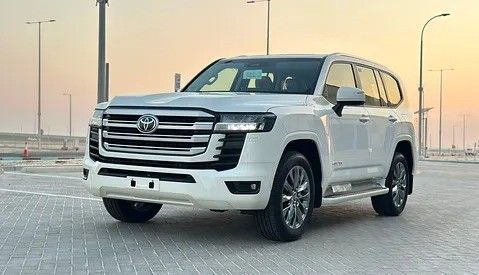 Новый Toyota Land Cruiser 300 Series, 3.4 л, 2025 в Абу-Даби от Al Lulu Cars Белый цвет. GCC | AUTO.AE