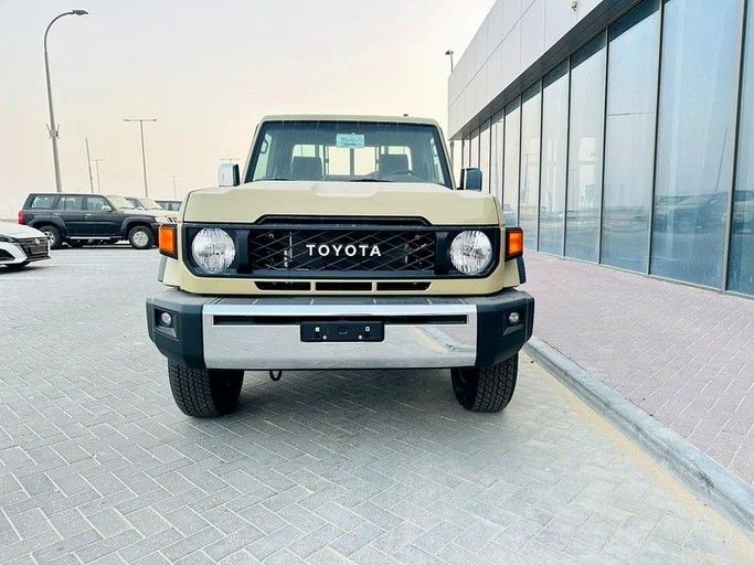 New Toyota Land Cruiser 70 Series Facelift 2, 4.0 l, 2025 in Abu Dhabi by Al Lulu Cars, Beige color. GCC Specs | AUTO.AE