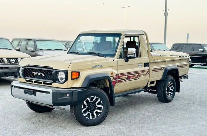 New Toyota Land Cruiser 70 Series Facelift 2, 4.0 l, 2025 in Abu Dhabi by Al Lulu Cars, Beige color. GCC Specs | AUTO.AE