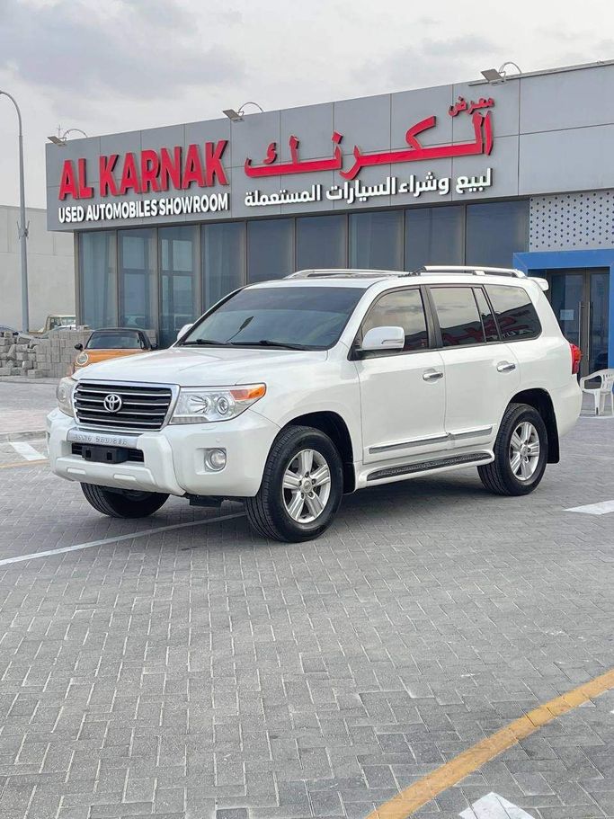 Подержанный Toyota Land Cruiser 200 Series Рестайлинг 2, 4.0 л, 2017 в Абу-Даби от The Shark Automobile Showroom Белый цвет. GCC | AUTO.AE