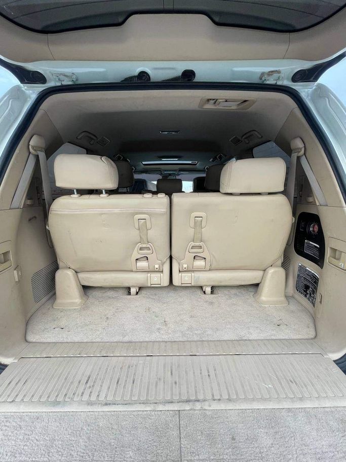 Подержанный Toyota Land Cruiser 200 Series Рестайлинг 2, 4.0 л, 2017 в Абу-Даби от The Shark Automobile Showroom Белый цвет. GCC | AUTO.AE