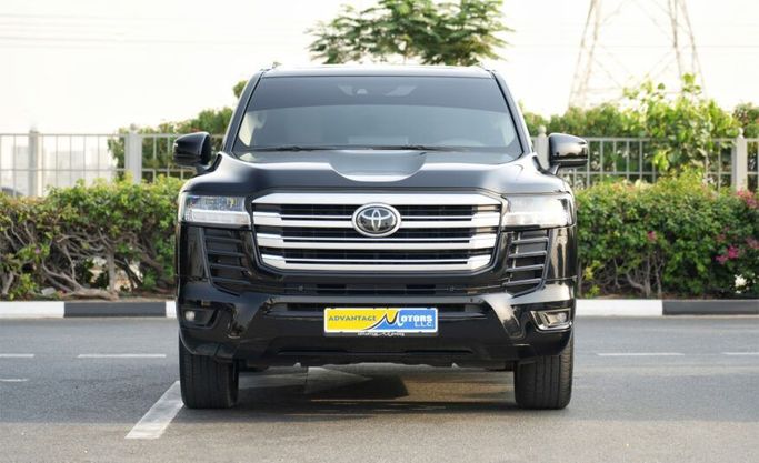 Used Toyota Land Cruiser 300 Series, 3.4 l, 2022 in Abu Dhabi by Advantage Motors, Black color. GCC Specs | AUTO.AE