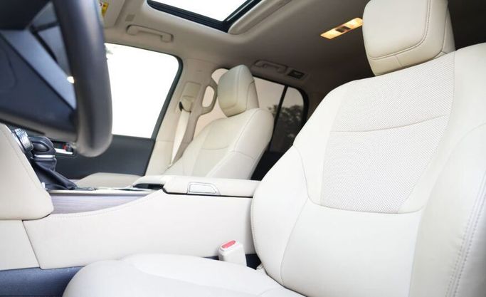 Used Toyota Land Cruiser 300 Series, 3.4 l, 2022 in Abu Dhabi by Advantage Motors, Black color. GCC Specs | AUTO.AE