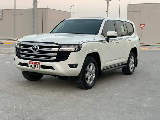 Used Toyota Land Cruiser 300 Series, 4.0 l, 2023 in Abu Dhabi by Al Fajr Automobile showroom, White color. Other | AUTO.AE