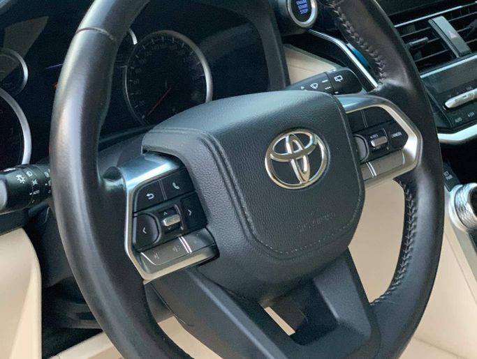 Used Toyota Land Cruiser 300 Series, 4.0 l, 2023 in Abu Dhabi by Al Fajr Automobile showroom, White color. Other | AUTO.AE