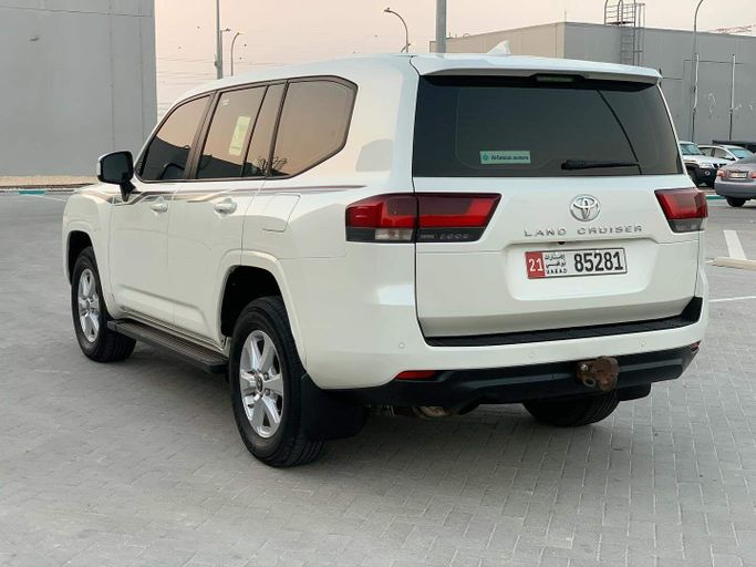 Used Toyota Land Cruiser 300 Series, 4.0 l, 2023 in Abu Dhabi by Al Fajr Automobile showroom, White color. Other | AUTO.AE