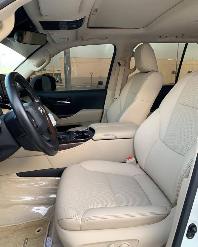 Used Toyota Land Cruiser 300 Series, 4.0 l, 2023 in Abu Dhabi by Al Fajr Automobile showroom, White color. Other | AUTO.AE