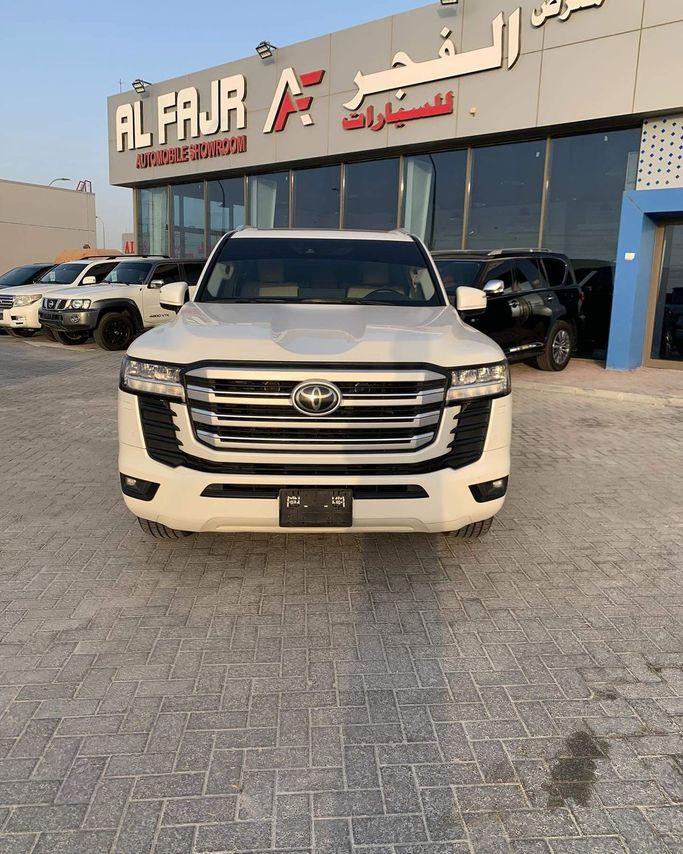 Used Toyota Land Cruiser 300 Series, 4.0 l, 2023 in Abu Dhabi by Al Fajr Automobile showroom, White color. Other | AUTO.AE