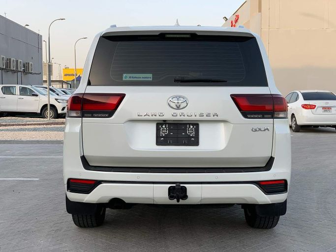 Used Toyota Land Cruiser 300 Series, 4.0 l, 2023 in Abu Dhabi by Al Fajr Automobile showroom, White color. Other | AUTO.AE