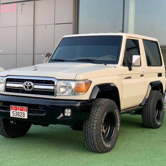 Used Toyota Land Cruiser 70 Series Facelift 1, 4.0 l, 2018 in Abu Dhabi by Al Fajr Automobile showroom, Beige color. GCC Specs | AUTO.AE