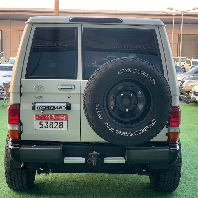Used Toyota Land Cruiser 70 Series Facelift 1, 4.0 l, 2018 in Abu Dhabi by Al Fajr Automobile showroom, Beige color. GCC Specs | AUTO.AE