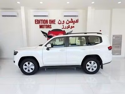 Новый Toyota Land Cruiser 300 Series, 4.0 л, 2025 в Абу-Даби от Edition One Motors Белый цвет. GCC | AUTO.AE
